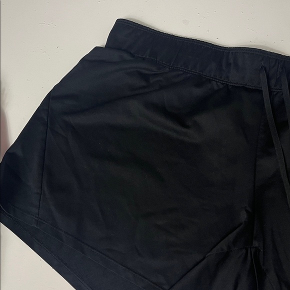 Nike Medium Black Elastic Waist Pull On Athletic Work Out Shorts - Picture 2 of 5